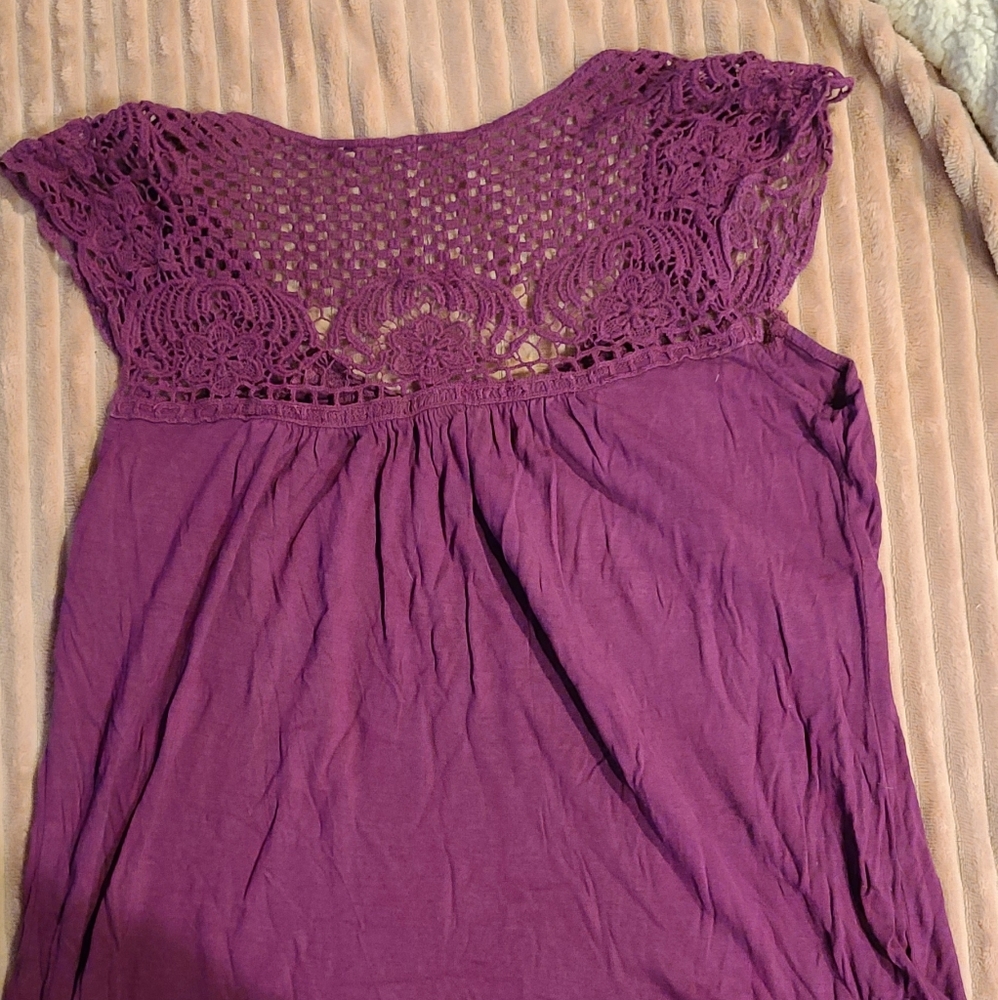 Beautiful top - Picture 4 of 4